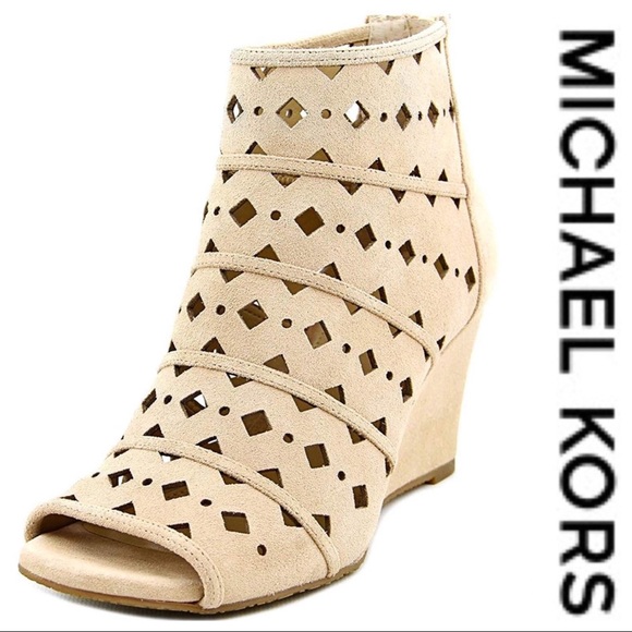 💕SALE💕Michael Kors Bisque Cage Ankle Boots - Picture 2 of 8